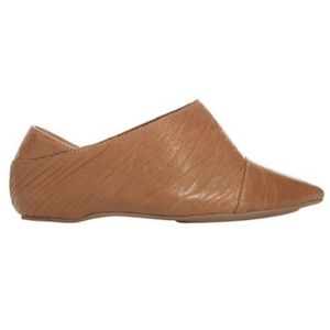 NWT MAX STUDIO Pointy toe leather flats Size 8.5